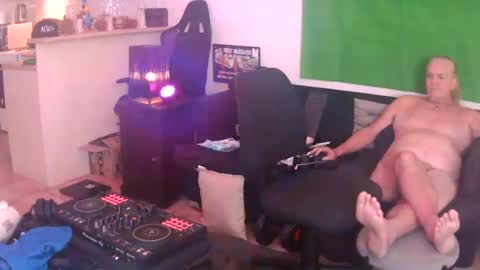 goldyguy011 online show from August 15, 5:22 am