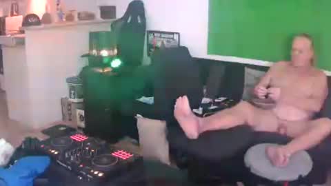 goldyguy011 online show from August 15, 6:28 am