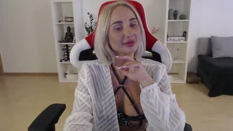 Natalie online show from August 5, 1:31 pm
