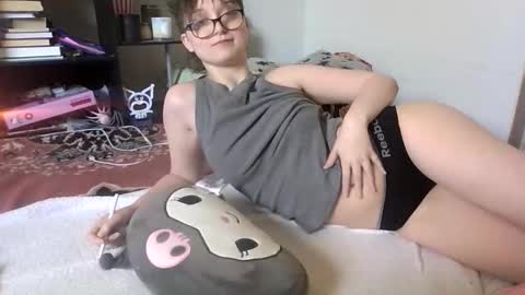 gooeypixie online show from April 3, 7:00 pm