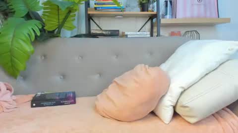 Dominique online show from August 2, 12:06 am