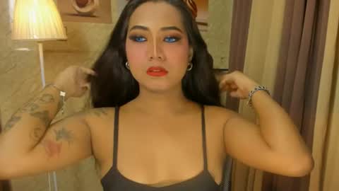gorgeous_dark_luna online show from August 6, 5:39 am