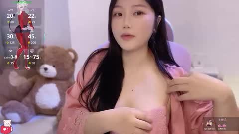 gorgeous girl33 online show from March 10, 1:35 am