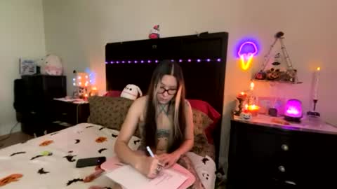 gothbaby305 online show from August 4, 7:00 pm