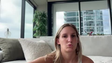 graciemae_baexx online show from August 15, 8:57 pm