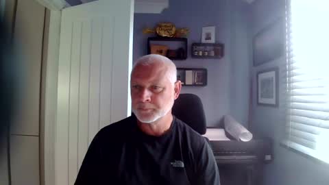 greyfox_6000 online show from August 10, 11:44 am