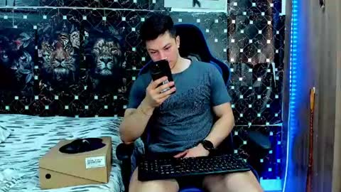 griego01 online show from August 6, 1:10 pm
