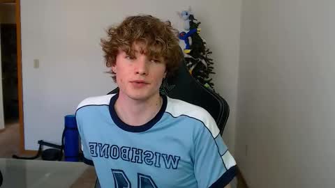 gucciboi4 online show from March 15, 5:18 pm