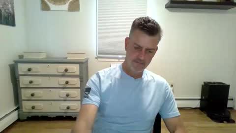 gudguy2025 online show from May 6, 12:39 pm