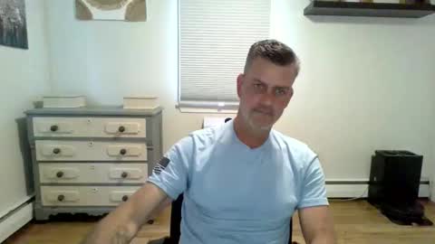 gudguy2025 online show from May 9, 6:21 pm