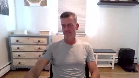 gudguy2025 online show from May 10, 2:41 pm