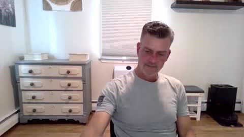 gudguy2025 online show from May 10, 5:37 pm