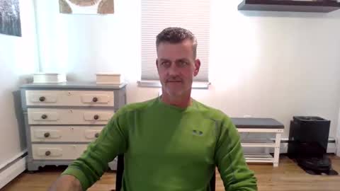gudguy2025 online show from May 12, 1:33 pm