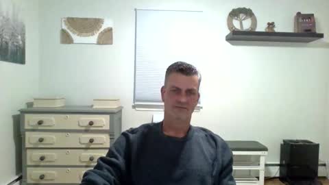 gudguy2025 online show from May 24, 11:29 pm