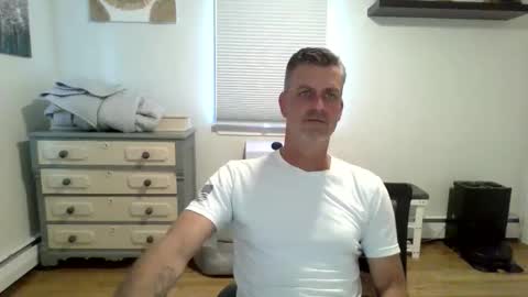 gudguy2025 online show from May 27, 1:24 pm