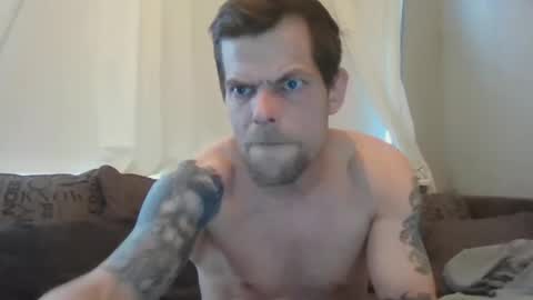 gunnarssonbenni33 online show from April 23, 7:39 pm