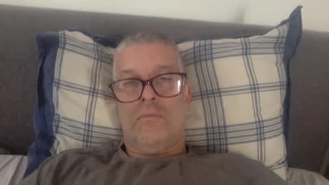 guyvercouple online show from June 15, 4:27 pm