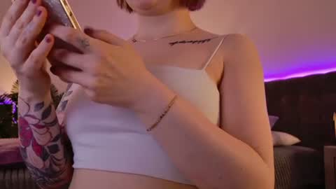 gwenhilton online show from August 8, 7:41 am
