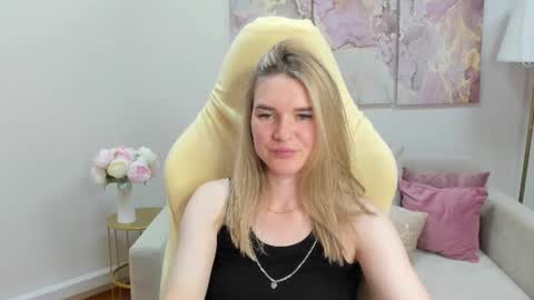 gwensmitt online show from August 2, 11:33 pm