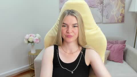 gwensmitt online show from August 3, 12:39 am