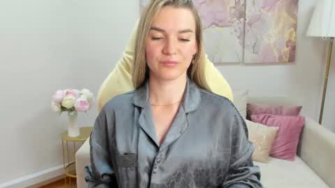 gwensmitt online show from August 3, 11:34 pm