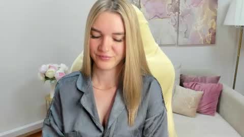 gwensmitt online show from August 11, 11:29 pm