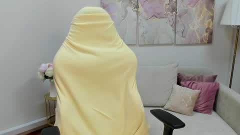 gwensmitt online show from August 12, 1:41 am