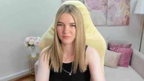 gwensmitt online show from August 12, 9:17 pm
