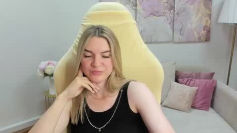 gwensmitt online show from August 12, 10:56 pm