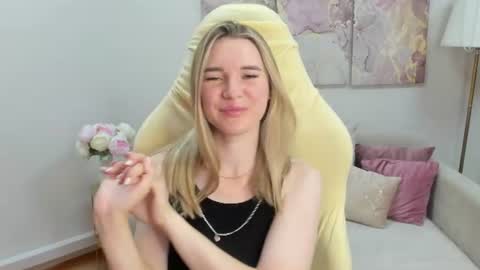 gwensmitt online show from August 13, 12:02 am