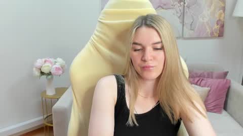 gwensmitt online show from August 13, 2:14 am