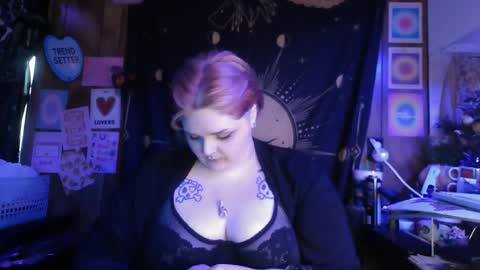 Goddess Fe online show from April 1, 8:28 pm