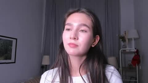 Aya online show from April 4, 5:42 pm