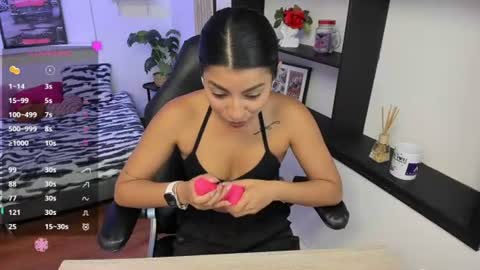 Hailey online show from August 4, 12:02 pm