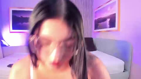 laura online show from August 12, 10:45 pm