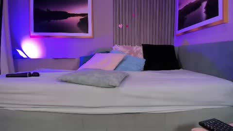laura online show from August 13, 3:09 am