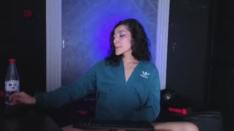 haileycat_ online show from August 11, 3:08 am