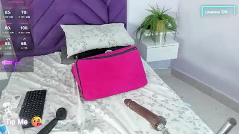 haileystonei online show from August 11, 3:14 pm