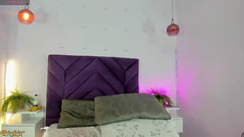 haileystonei online show from August 14, 11:36 am