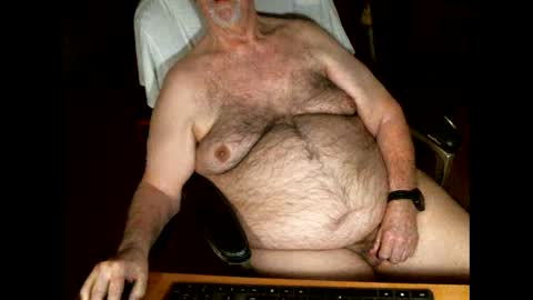 hairybear813 online show from May 18, 11:49 pm