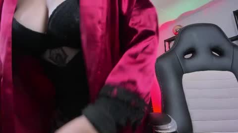 halley_ravenn online show from August 8, 12:43 am