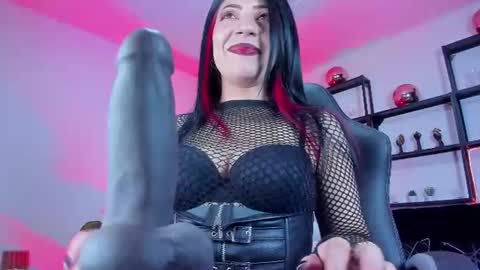 halley_ravenn online show from August 14, 10:24 pm