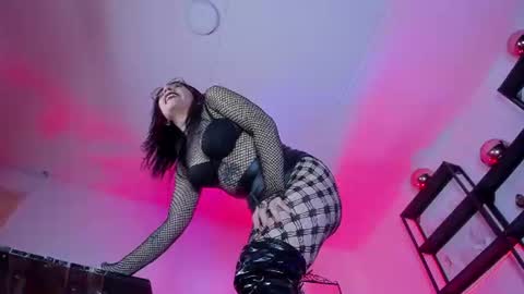halley_ravenn online show from August 15, 2:59 am