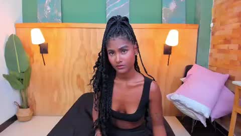 Halley Lorens online show from August 4, 11:35 pm