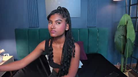Halley Lorens online show from August 8, 1:11 pm