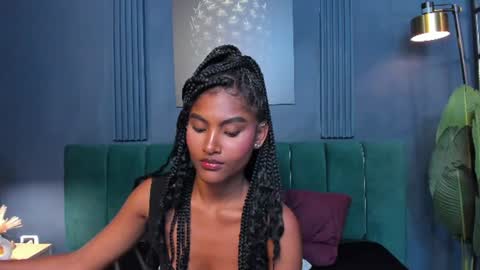 Halley Lorens online show from August 8, 4:29 pm