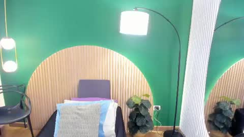 Halley Lorens online show from August 14, 12:03 am