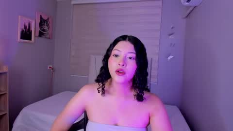 Hanna Lineros  online show from August 6, 2:38 pm