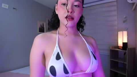 Hanna Lineros  online show from August 13, 1:47 pm