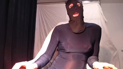 SissySanna online show from April 4, 5:00 am